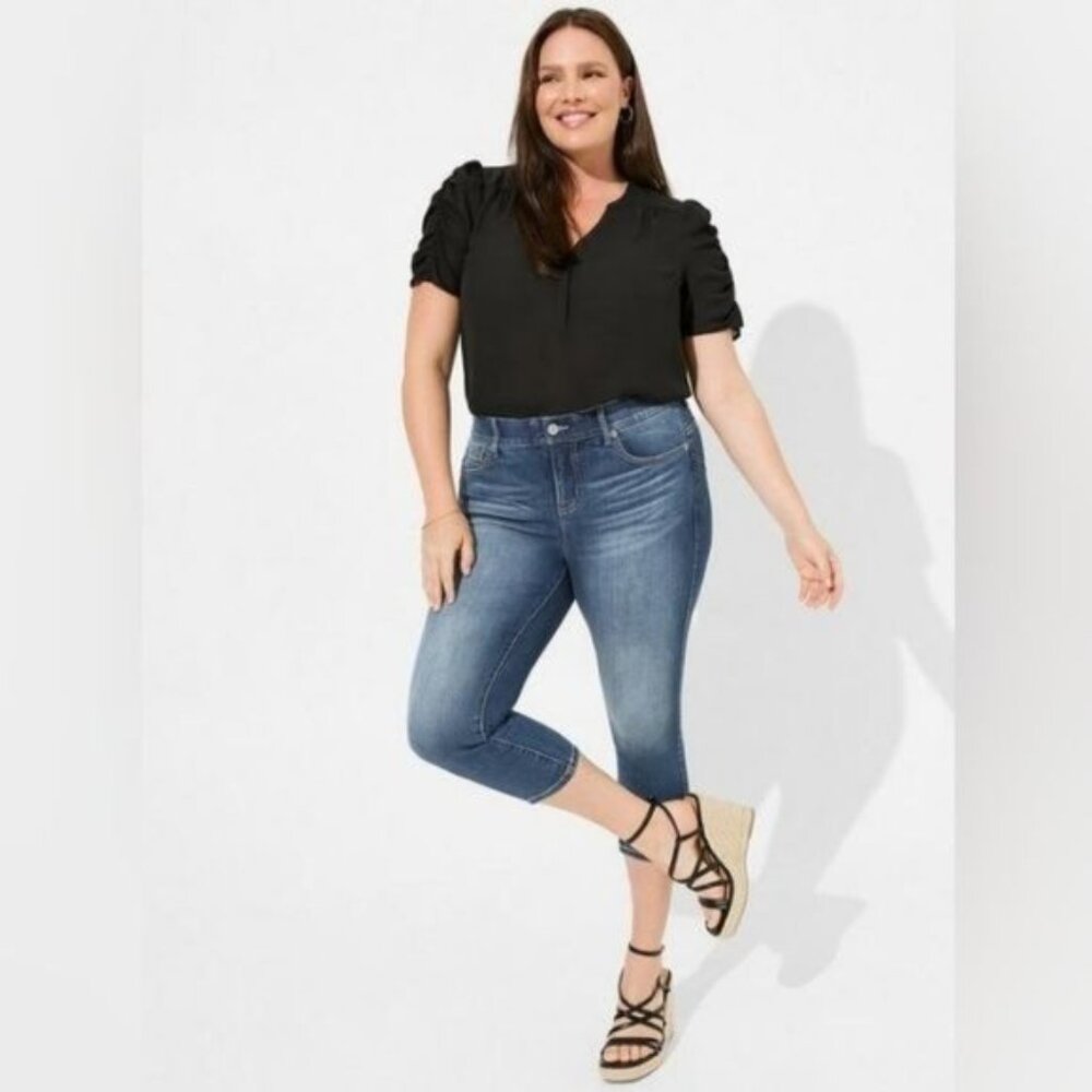torrid premium stretch anklecrop  jean size 16 medium wash plus size